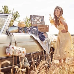 Picknickdecke L 175 X B 154cm BETWEEN FLOWERS In Dunkelblau -Einrichtungsgeschäft butlers picknickdecke l 175 x b 154cm between flowers in dunkelblau 8