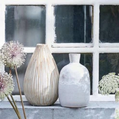 Vase Höhe 25cm SANDY In Creme -Einrichtungsgeschäft butlers vase hohe 25cm sandy in creme 1