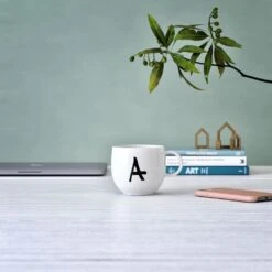 Becher A Letters In Weiß -Einrichtungsgeschäft like by villeroy and boch becher a letters in weiss 3