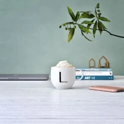 Becher L Letters In Weiß -Einrichtungsgeschäft like by villeroy and boch becher l letters in weiss 3